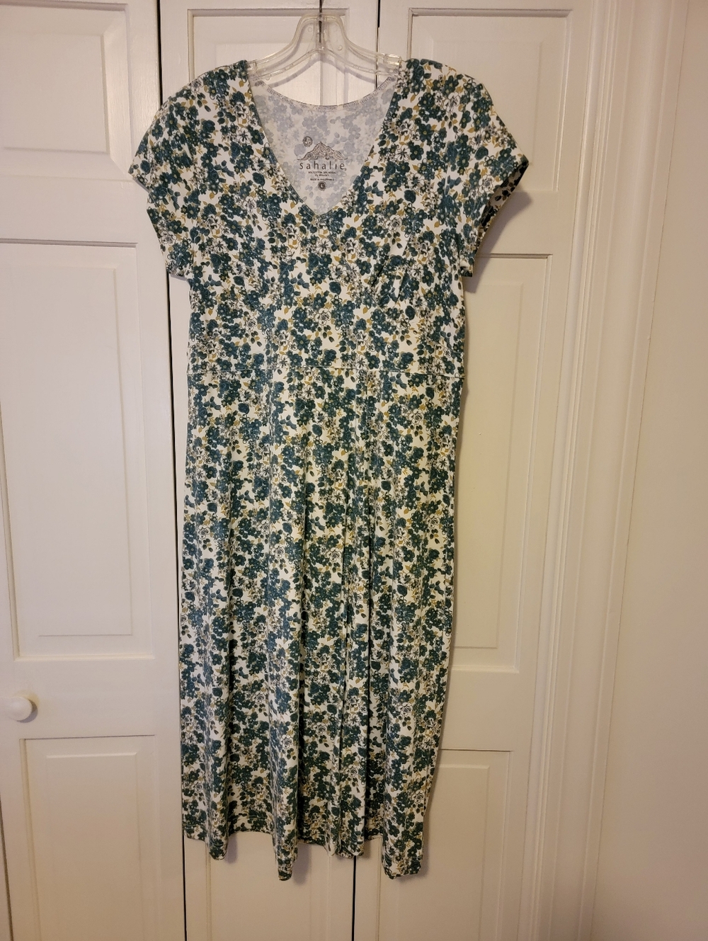 Sahalie Cream and Green Floral V-Neck Maxi Dress Size L EUC